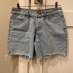 Edikted light wash women’s jean shorts